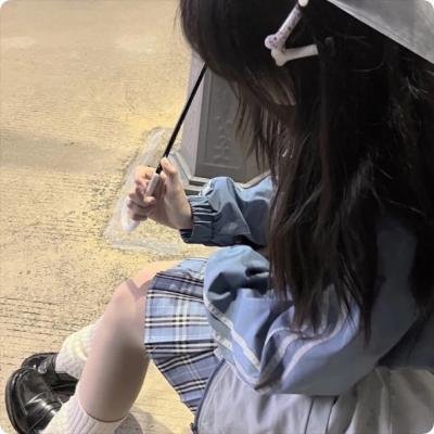 红衣小女孩